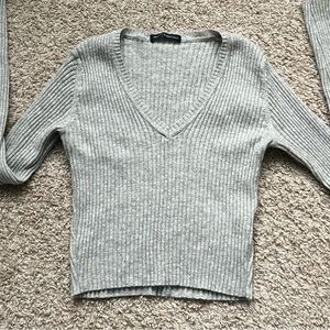 BRANDY MELVILLE SWEATER